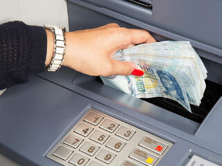 Pánikszerű tempóban indulhat az ATM-ek telepítése, Lázár János a felelős érte