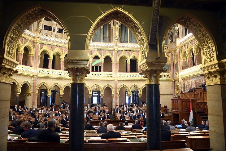  Az Országgyűlés plenáris ülése (Fotó: MTI/Kovács Tamás) 