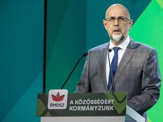 Szijjártó Péter örül, Kelemen Hunor szerint nehéz kampányon vannak túl – magyar értékelések a román választásokról