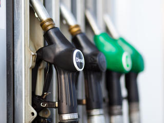 Péntektől a benzin ára is 800 forint fölé megy