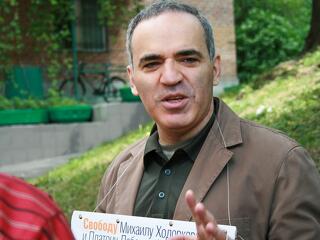 Magyarország szavazati jogának és uniós támogatásainak felfüggesztését javasolta Garri Kaszparov