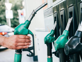 Holnaptól még fájóbb lesz a tankolás