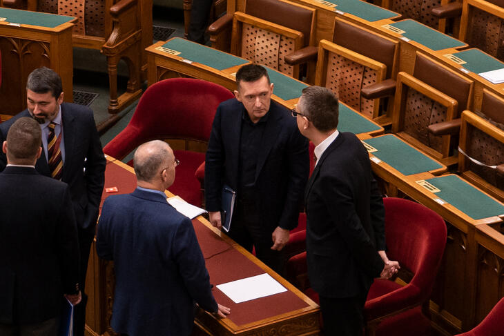 Minden megy a régi kerékvágásban?