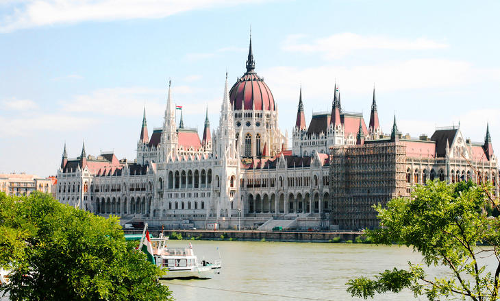 Kormányzati pénzmozgatást hozott az este. Fotó: Depositphotos