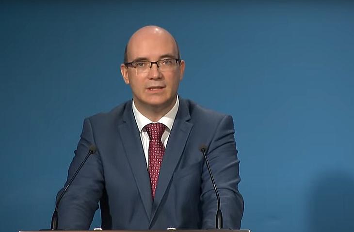Maruzsa Zoltán köznevelésért felelős államtitkár (Forrás: Youtube/M1)