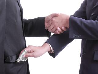 Idén is hazánk a legkorruptabb európai ország – a friss felmérés szerint