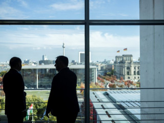 Olaf Scholz német kancellár fogadja Orbán Viktor miniszterelnököt Berlinben 2022. október 10-én.  