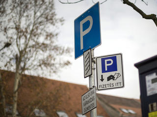 Újabb helyeken lesz fizetős a parkolás Budapesten