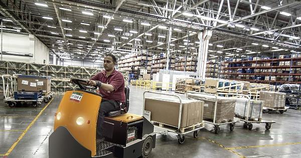 El almacén aceptó la oferta y muchos miles de millones de florines de los inversores.