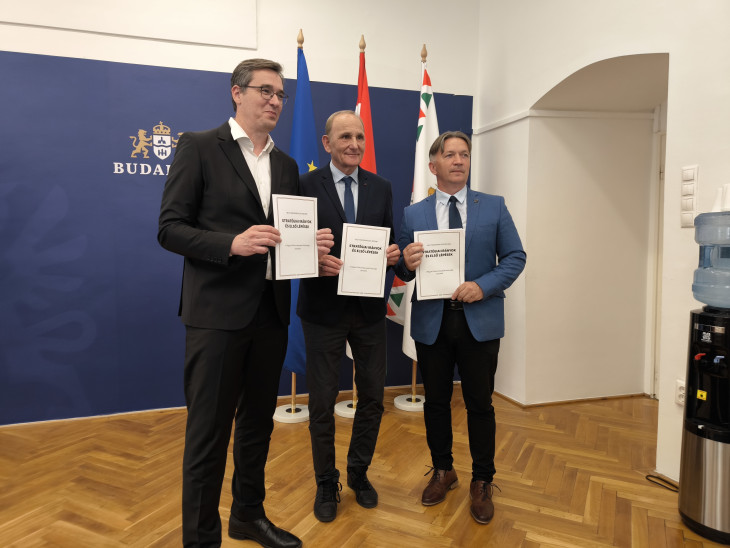 Karácsony Gergely, Gémesi György és Eszes Béla az új stratégiai irányokat bemutató reformtervvel
