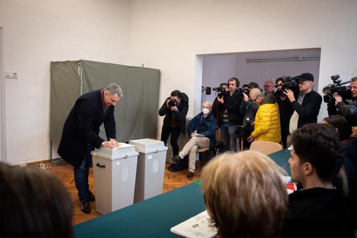 Így szavazott tavaly Lázár János. Fotó: Facebook