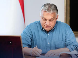 Fontos dokumentumot ír alá Orbán Viktor a hétvégén