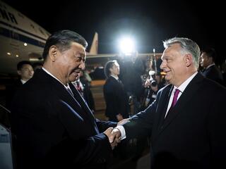 A vörös kód sem riasztotta el a kínai világutazókat, hogy végre láthassák Budapest csodáit
