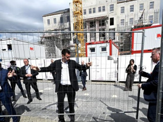 Magyar Péter, miniszterelnök. Vitézy Dávid, beruházási és közlekedési miniszter, Pósfai Gábor, belügyminiszter.