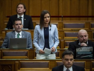 Dúró Dóra, a Mi Hazánk képviselője napirend előtt felszólal az Országgyűlés plenáris ülésén 2022. október 10-én. Fotó: MTI/Balogh Zoltán