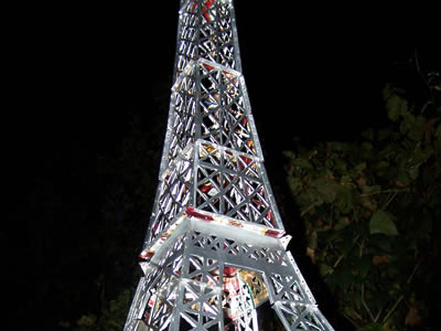 Hulladékból épül Eiffel-torony Budapesten