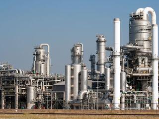 Lángol egy orosz olajfinomító, megint lecsapott Ukrajna  