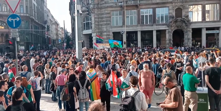 Ilyen a hangulat az Erzsébet-hídfőnél
