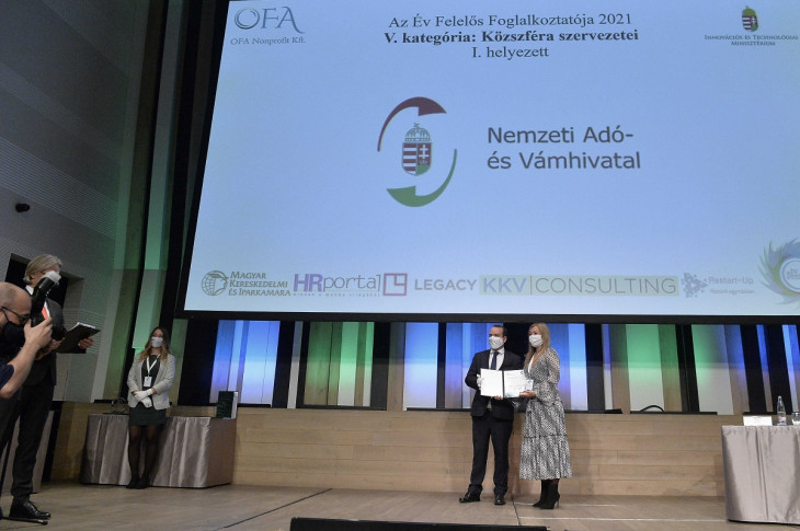 A továbbfejlesztett szoftvert a Kormányhivatal mellett a NAV-nál is engedélyeztetni kell