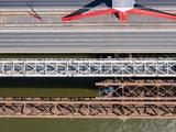 131 millióért őrzik a Déli Összekötő Vasúti Hidat