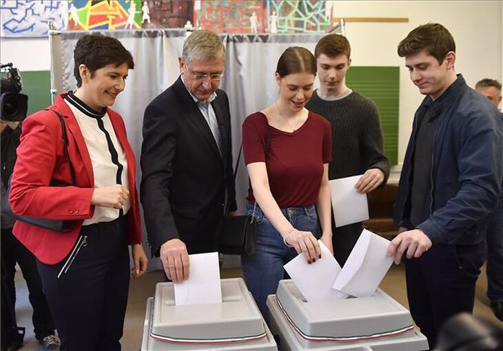 A 2018-as választásokon, családjával szavazó Gyurcsány Ferenc - meddig volt még ildomos próbálkoznia?