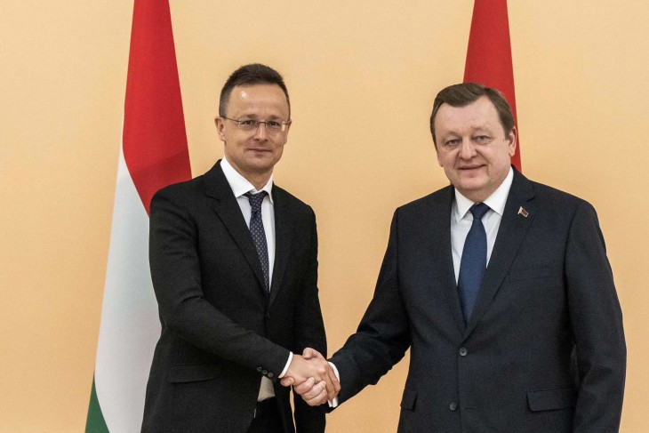 Szijjártó Péter külgazdasági és külügyminiszter és Szjarhej Alejnyik  belorusz külügyminiszter Minszkben 2023. február 13-án. Fotó: Facebook/Szijjártó Péter 