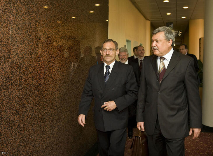 Ezen a 2009-es fotón Pintér Sándor még a CIVIL Biztonsági Szolgálat Zrt. elnök-vezérigazgatója