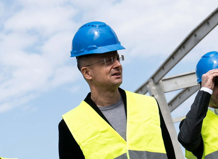 Szijjártó Péter több beruházás indításán is személyesen vett részt mostanában