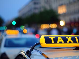 Brutális tarifaemelés jöhet a budapesti taxiknál 