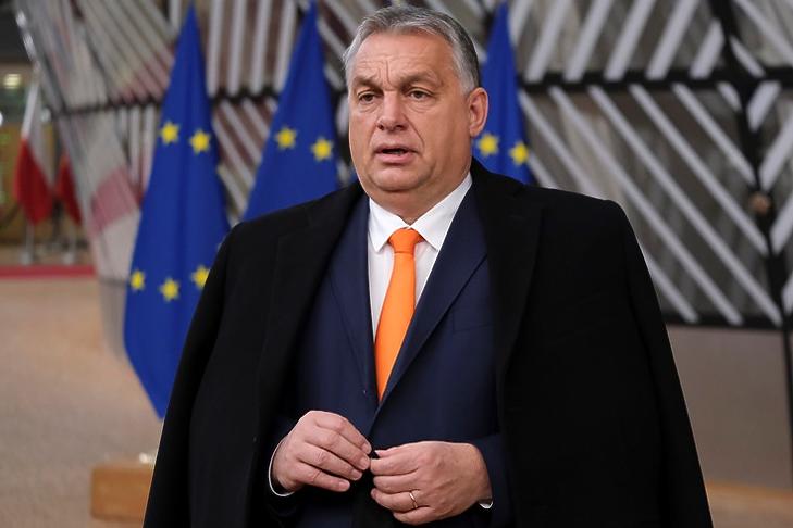 Többfrontos háború. Orbán Viktor miniszterelnök a brüsszeli EU-csúcson 2020 decemberében. (Forrás: Európai Tanács)