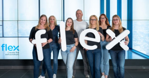 A Flex rendszeresen toboroz