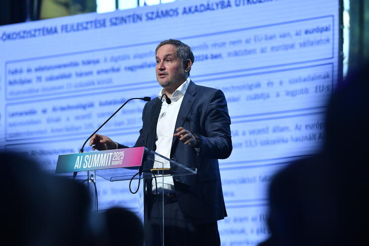Nagy Márton az AI Summit Budapest 2025 rendezvényen ad elő