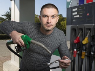 Megint kevesebb benzinre lesz pénze az autósoknak. Fotó: Depositphotos