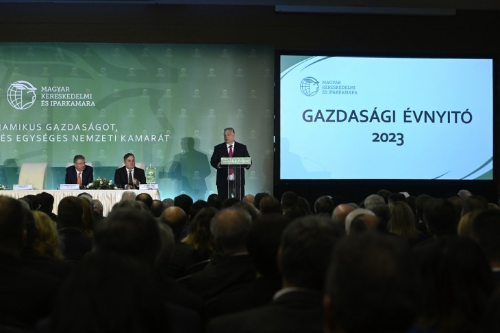 Orbán Viktor az MKIK évadnyitó rendezvényén elhangzottakra utalva úgy véli, gondolkodni kell azon, mi lesz jó Magyarországnak a háború után. Fotó: Koszticsák Szilárd / MTI