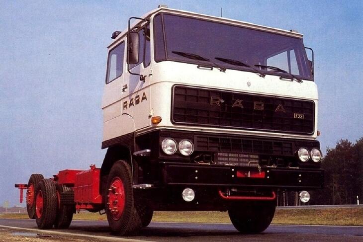 Márciusban újrakezdik