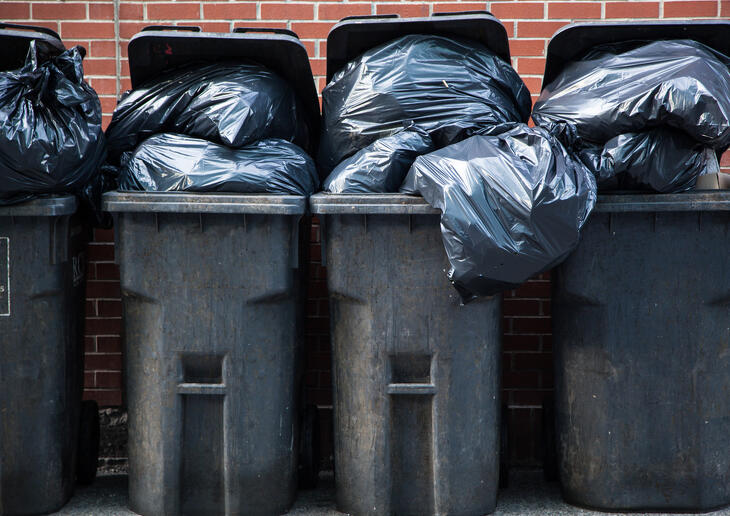 A II. kerületben az utak többsége jól járható, mégsem viszik el a szemetet