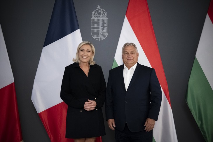 Orbán Viktor és Marine Le Pen a Karmelita kolostorban 2023. szeptember 27-én. Fotó: MTI/Miniszterelnöki Sajtóiroda/Benko Vivien Cher 