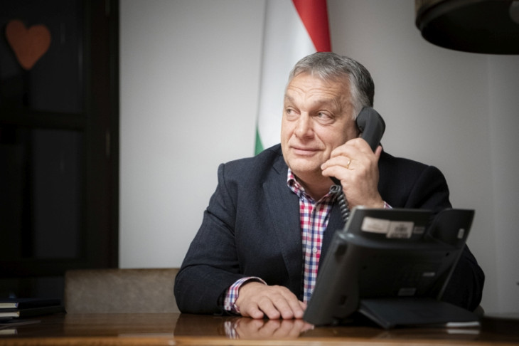 Orbán Viktor 2022-ben így telefonált Donald Trumppal - az utóbbi hetekben többször is megcsörrenhetett a telefon a Karmelitában.