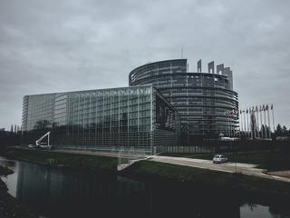 Az EP a szexuális kisebbségek fokozott védelmére szólított fel