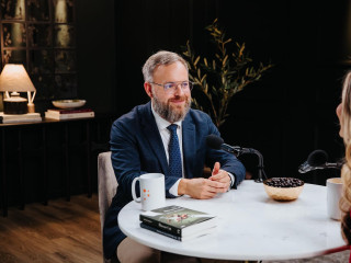 Orbán Balázs szembe néz a kérdésekkel