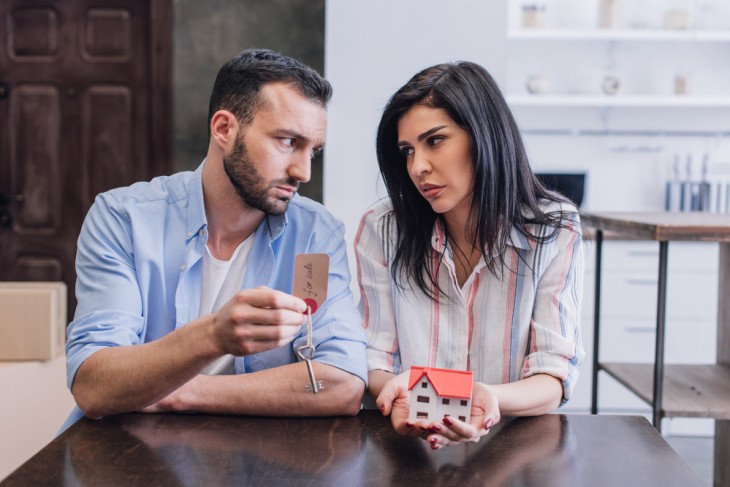 Egy paneltől hamarabb meg lehet szabadulni, mint egy családi háztól