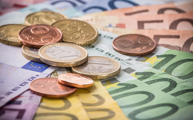 Estére erősödött a forint
