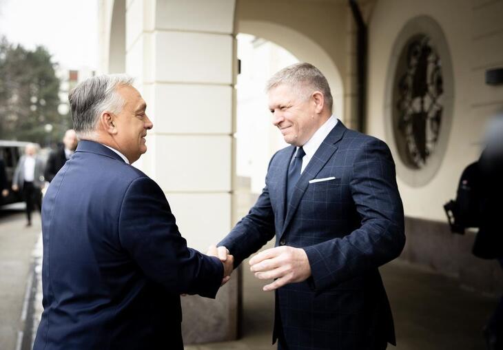 Robert Fico átvenné a stafétát Orbán Viktortól