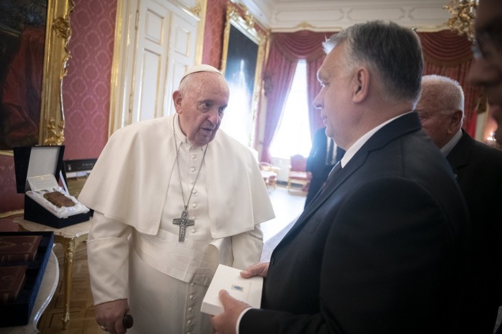 A pápa békemisszióra készül, Magyarországra is számít. Fotó: MTI / Miniszterelnöki Sajtóiroda / Benko Vivien Cher