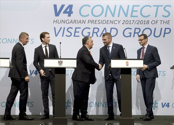 Orbán Viktor magyar (k), Andrej Babis cseh (b), Peter Pellegrini szlovák (j2), és Mateusz Morawiecki lengyel (j) miniszterelnök, valamint Sebastian Kurz osztrák kancellár (b2)