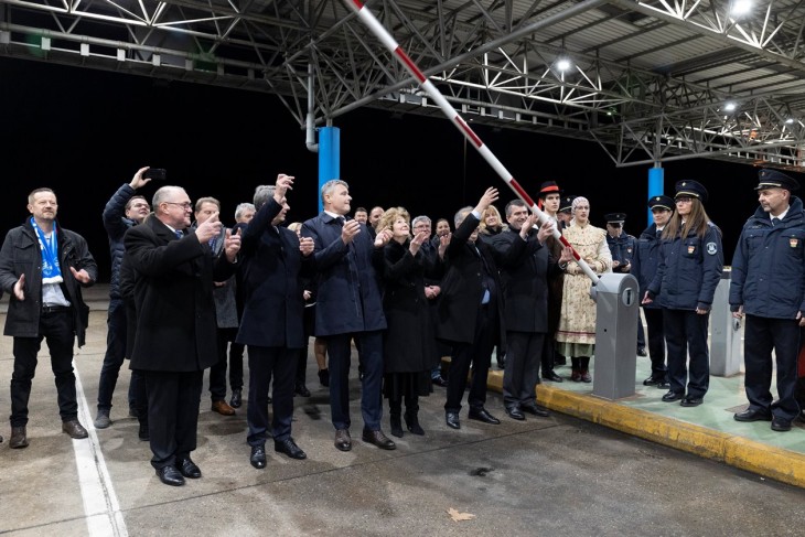 Határnyitó ünnepség a Letenye-Goricani határátkelőnél 2022. december 31-én éjfélkor. Fotó: MTI/Varga György