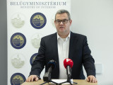 Titok, milyen felmérésre hivatkozik Pintér Sándor államtitkára