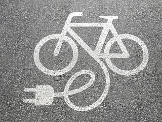 Egymilliárd forintot költ a Magyar Posta elektromos kerékpárokra