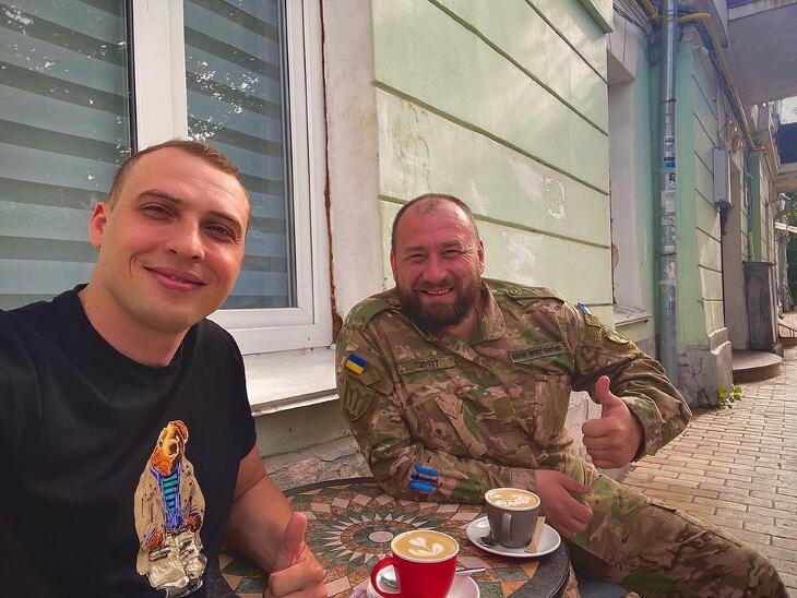 A jobb oldalon látható Fegyir Sándor, Ukrajna budapesti nagykövete, szociológus, aki a fronton is harcolt