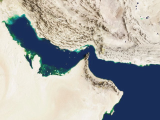 Tankerhajót érhetett lövés a Hormuzi-szorosban